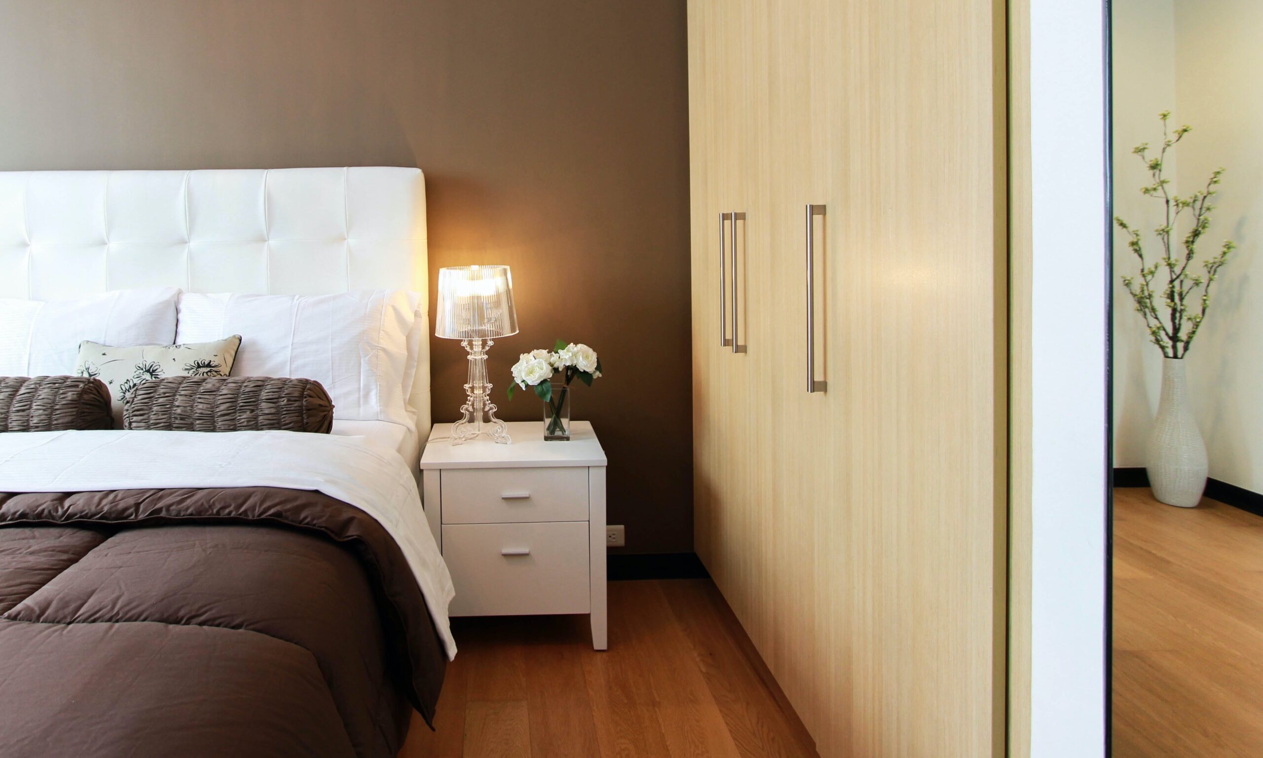 AirBnB Cleaning Services 1 fernkarlascleaning air bb room scaled e1707610382433